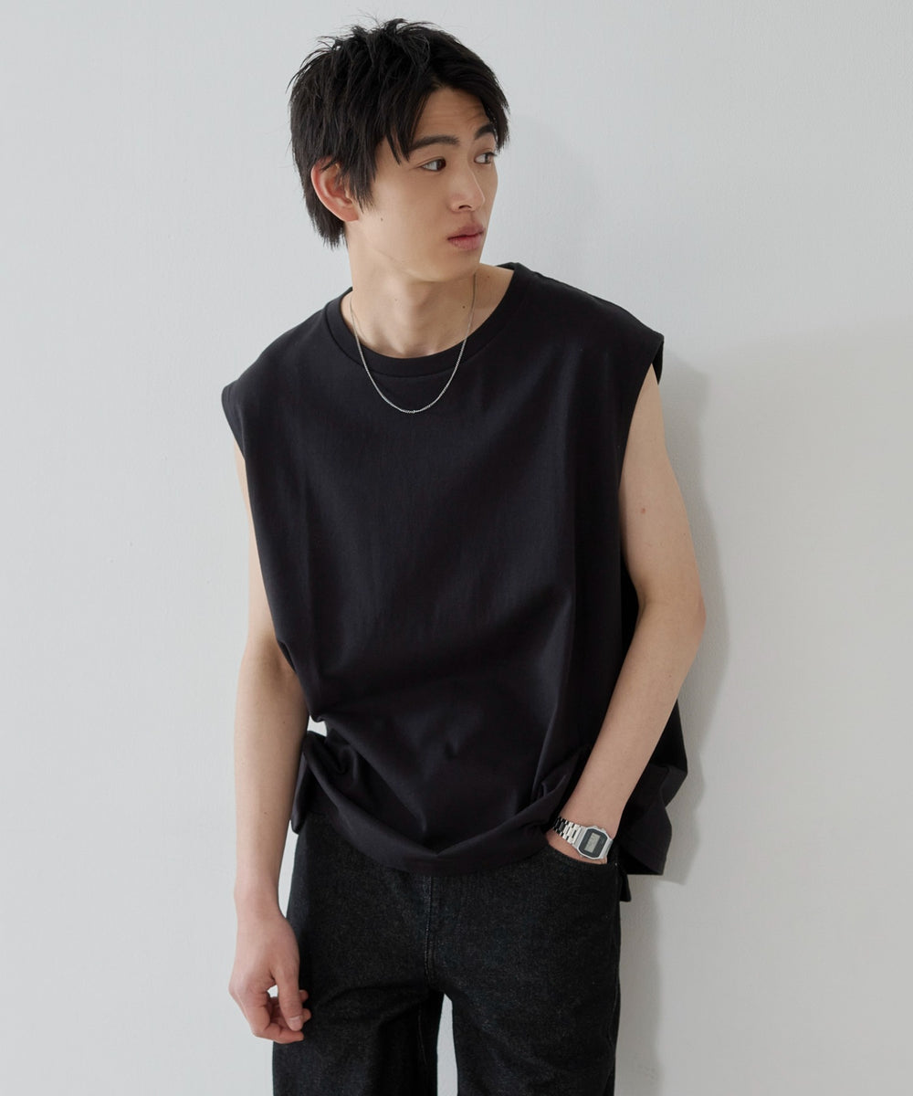 ブラック モデル：181cm L着用