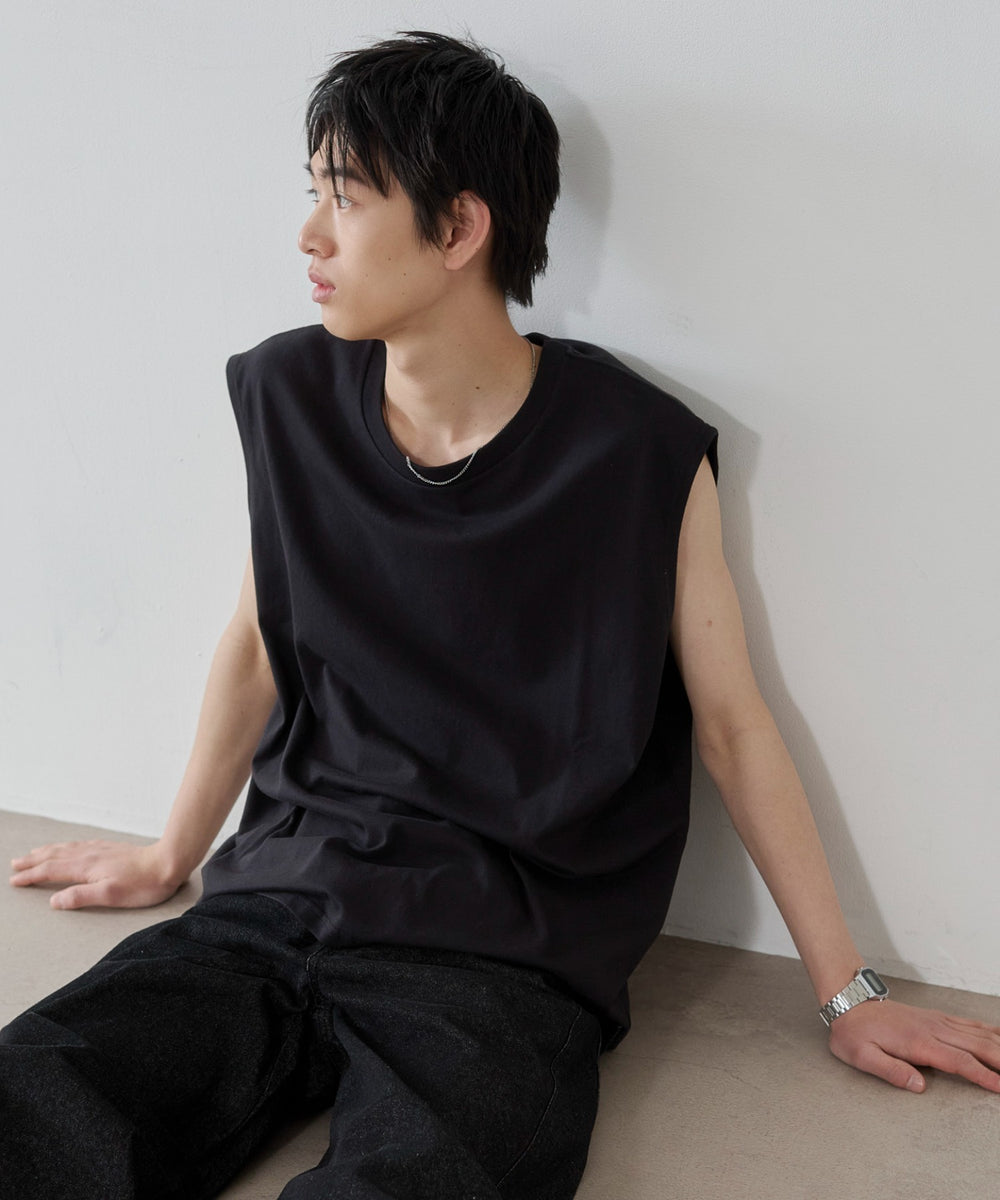 ブラック モデル：181cm L着用