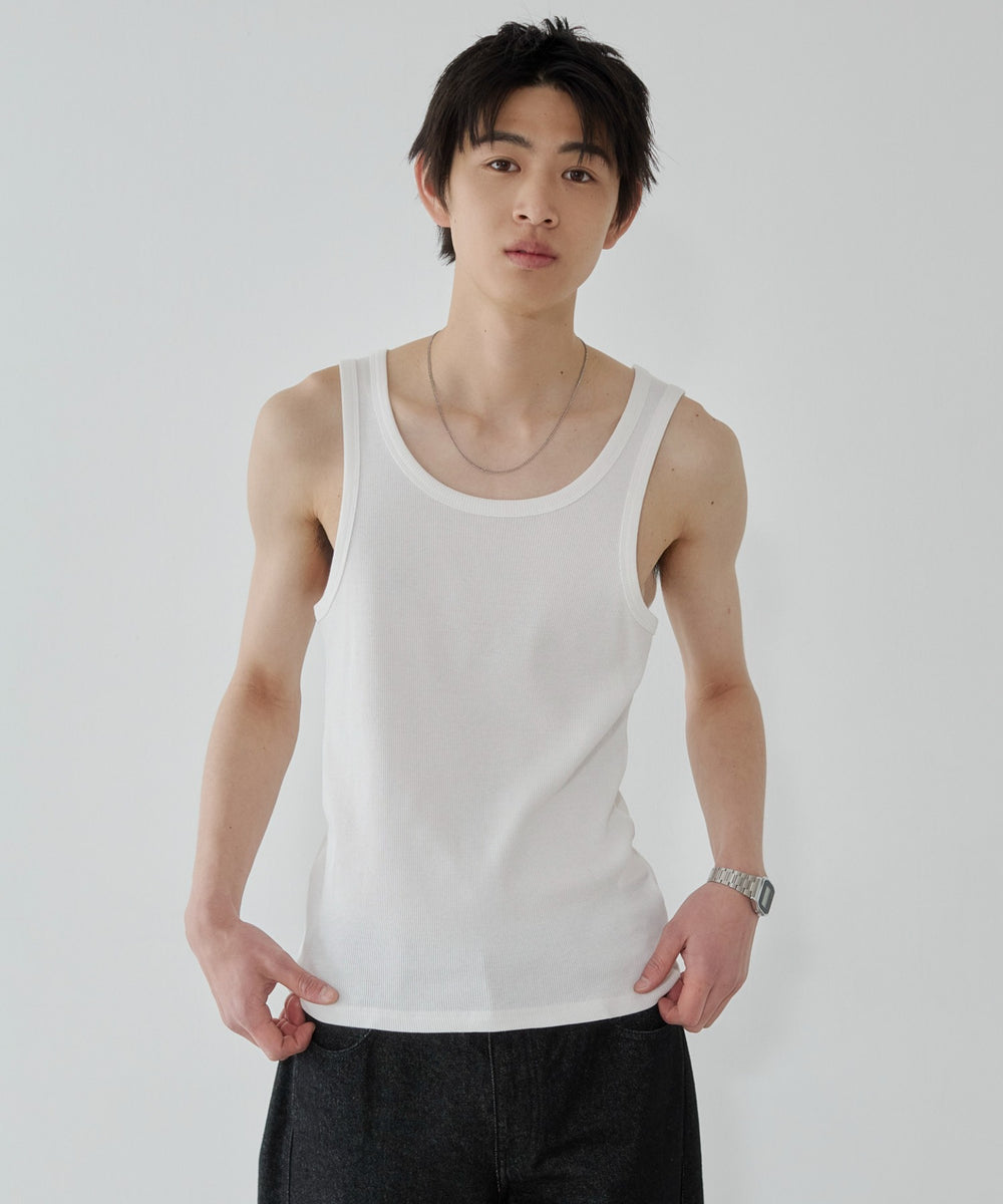 ホワイト モデル：181cm L着用