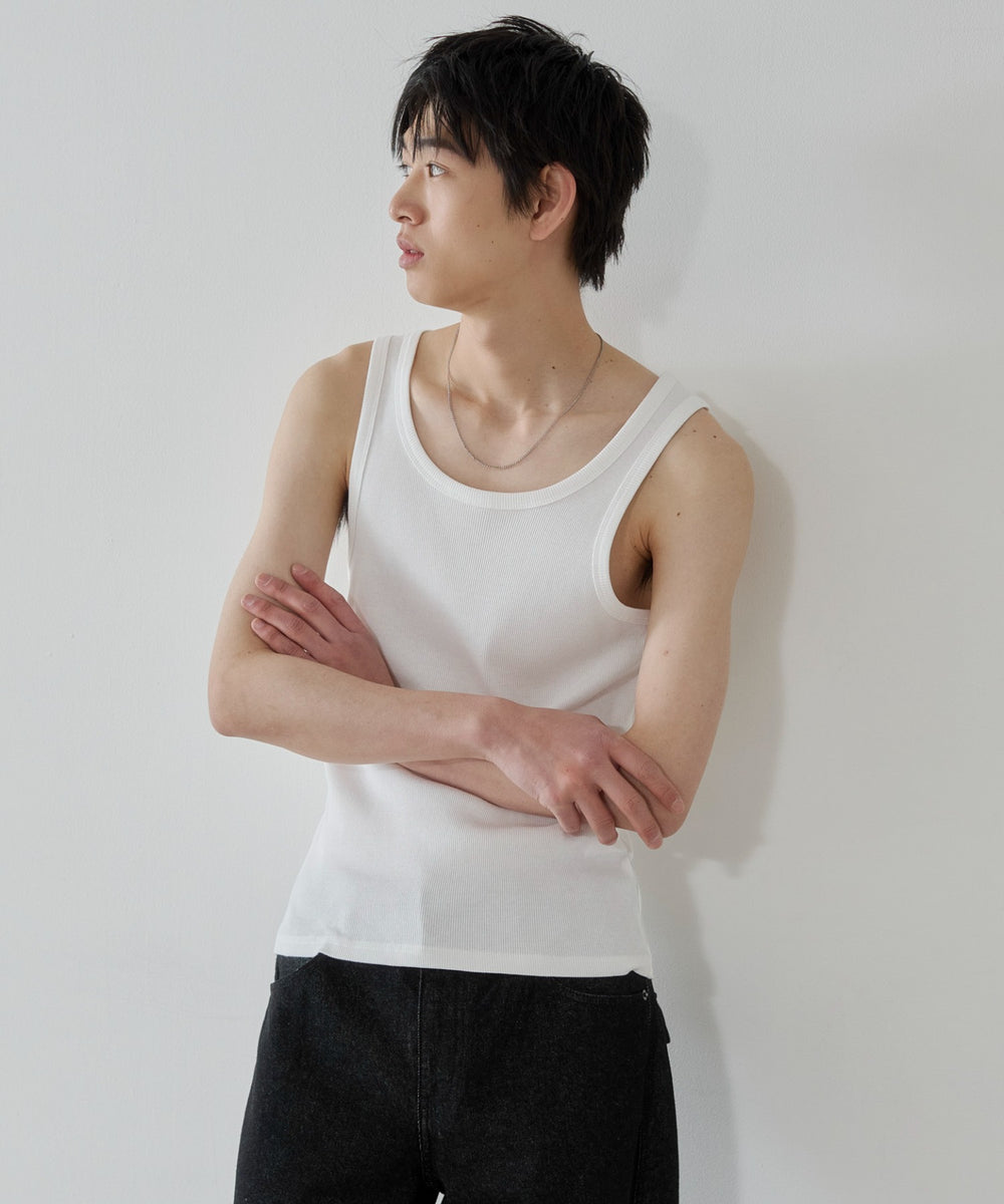 ホワイト モデル：181cm L着用