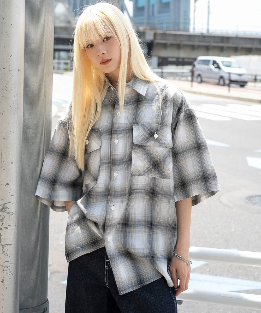 柄２　モデル：166cm M着用