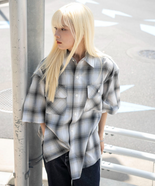 柄２　モデル：166cm M着用