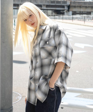 柄２　モデル：166cm M着用