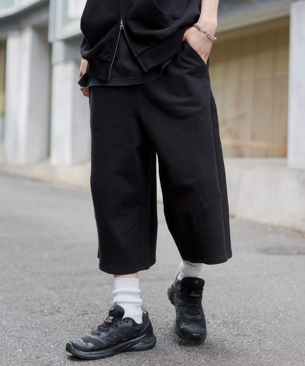 ブラック モデル：182cm L着用