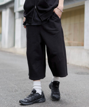 ブラック モデル：182cm L着用