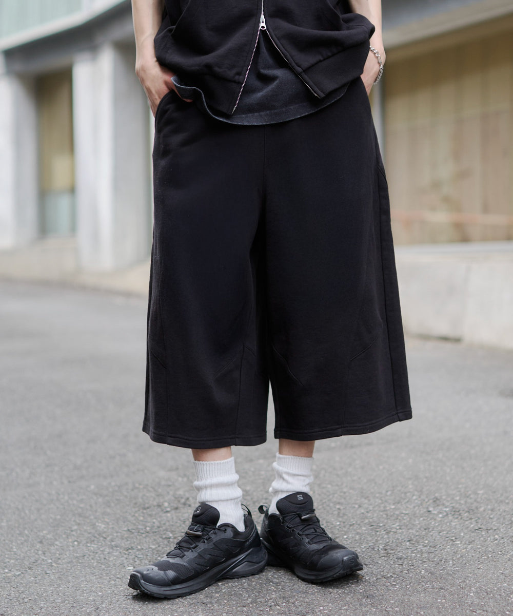 ブラック モデル：182cm L着用