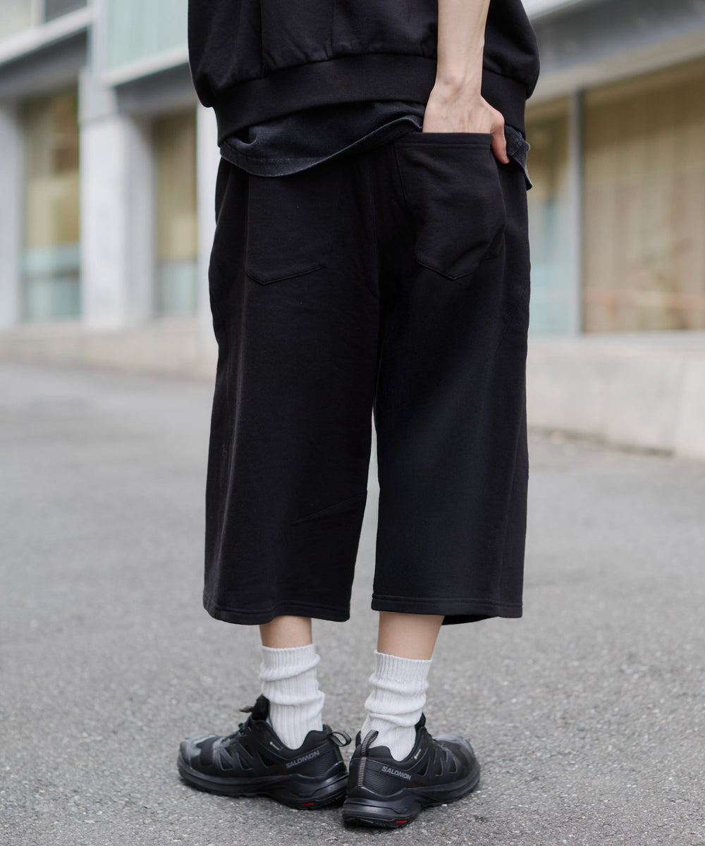 ブラック モデル：182cm L着用