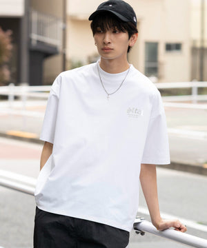 ホワイト モデル：180cm L着用