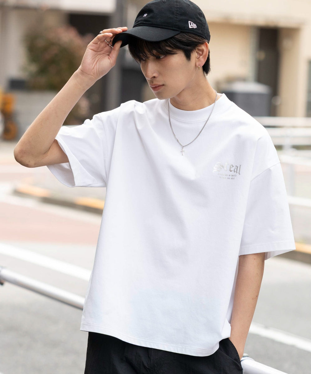 ホワイト モデル：180cm L着用