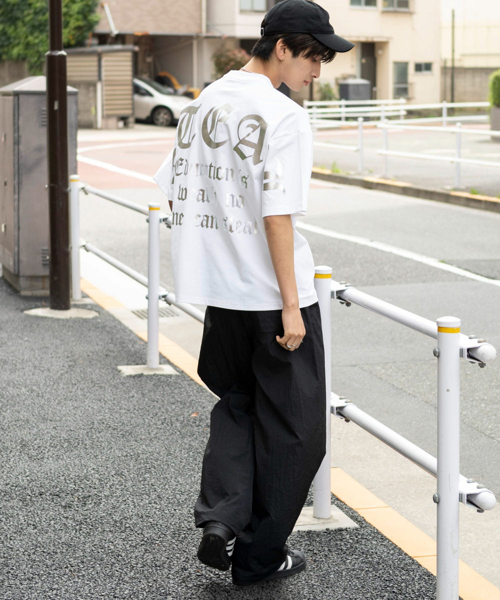 ホワイト モデル：180cm L着用