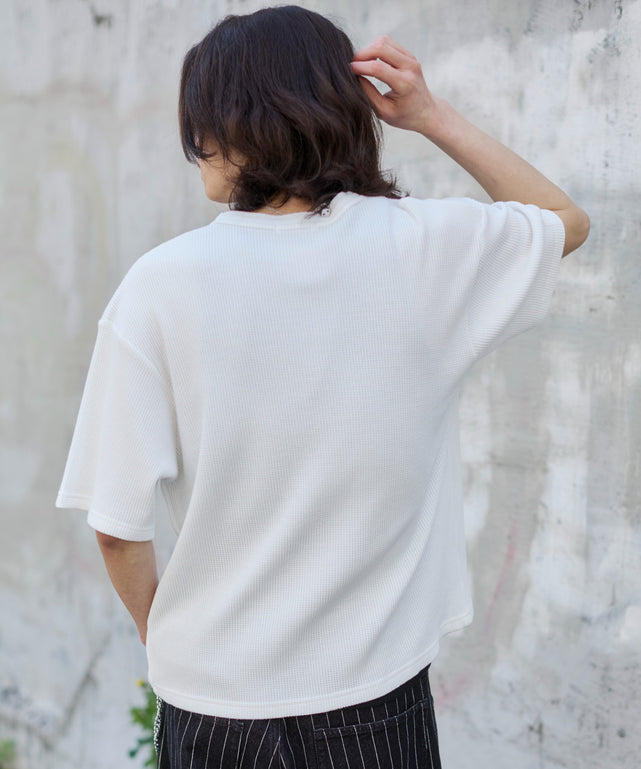 ホワイト モデル：182cm L着用