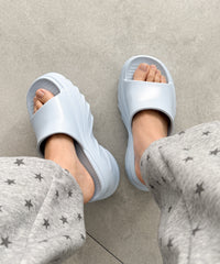 厚底デザインラバーサンダル