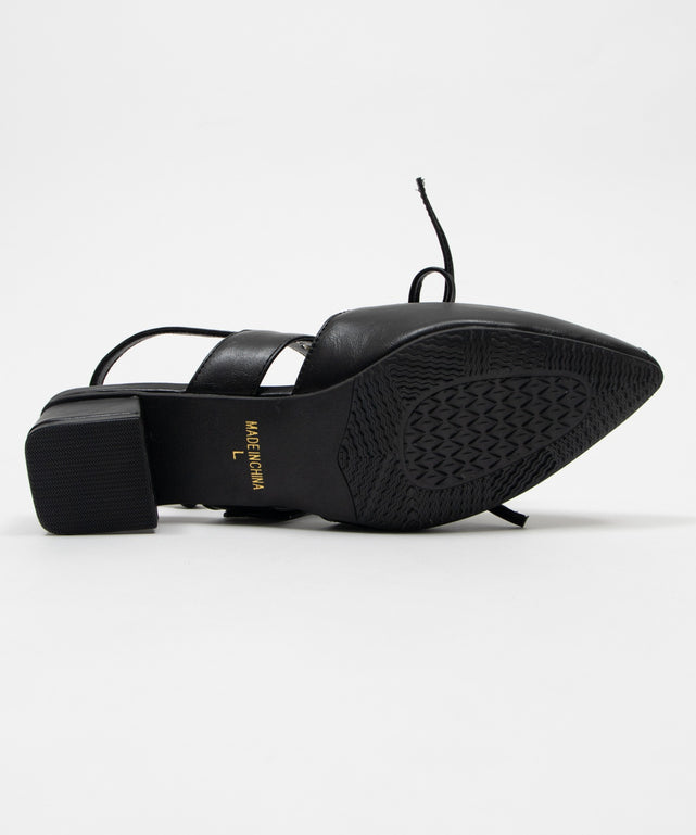 レースアップポインテッドシューズ