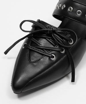 レースアップポインテッドシューズ