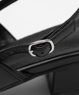 レースアップポインテッドシューズ