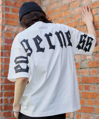 アクセ付きストレートライングラフィックT（SS）