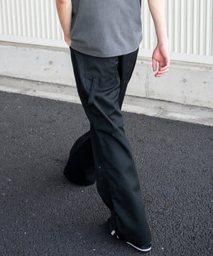 ブラック モデル：182cm L着用