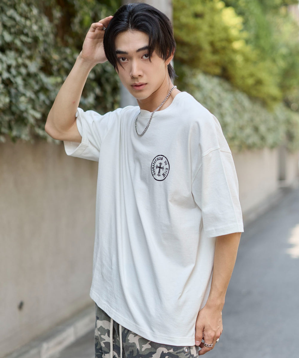 ホワイト　モデル：175cm L着用　