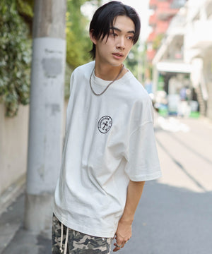 ホワイト　モデル：175cm L着用　