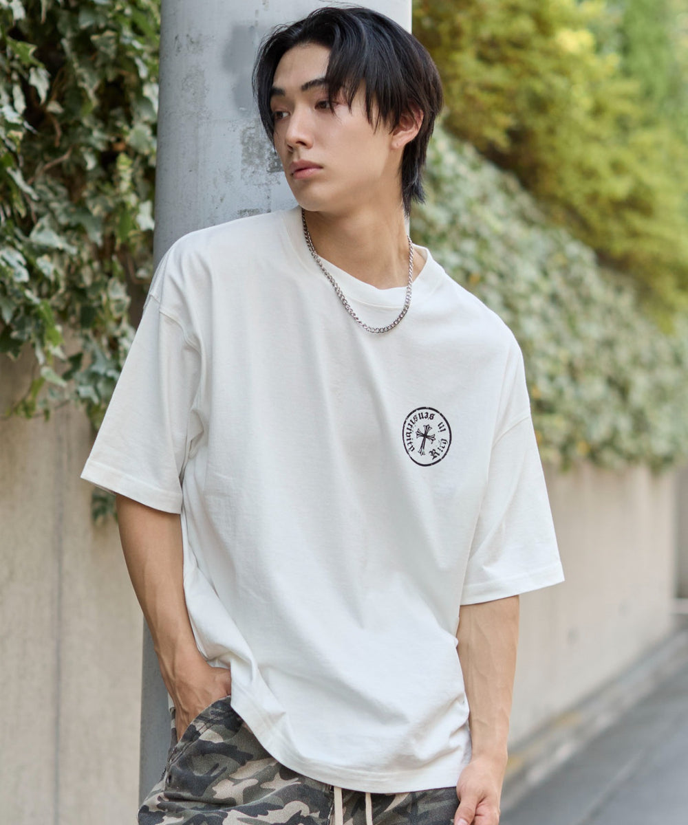 ホワイト　モデル：175cm L着用　