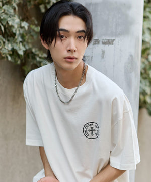 ホワイト　モデル：175cm L着用　