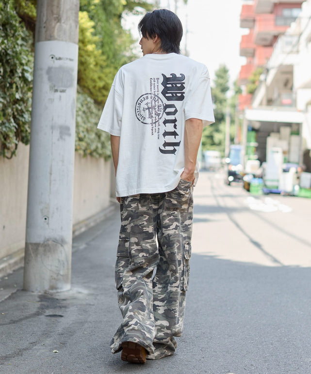 ホワイト　モデル：175cm L着用　