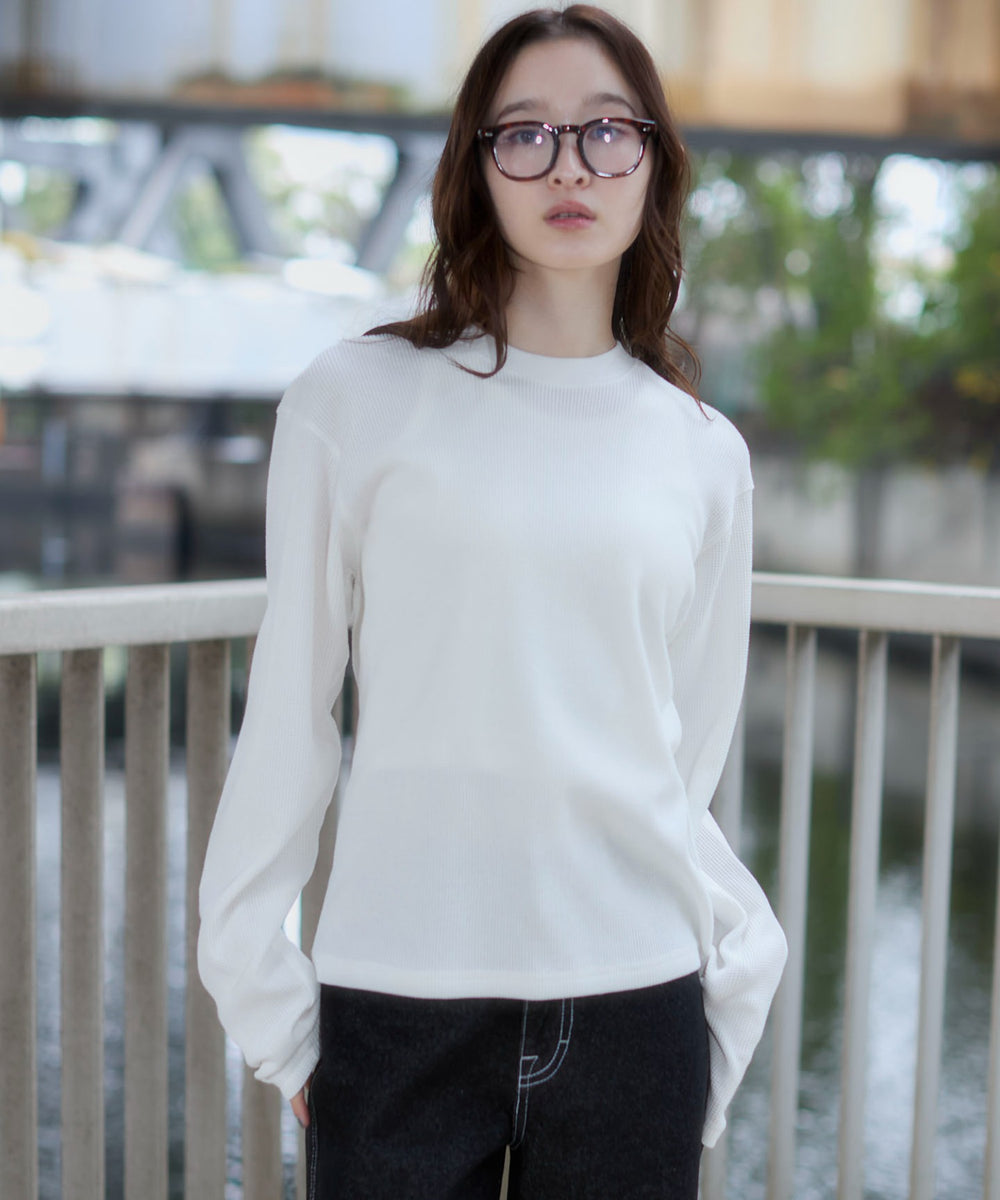 ホワイト　モデル：163cm M着用