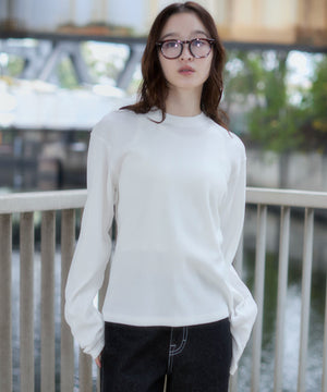 ホワイト　モデル：163cm M着用