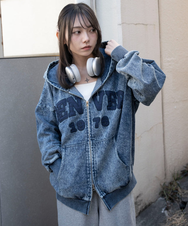 カレッジロゴBIGZIPパーカー/デニム中濃加工　モデル：159cm F着用