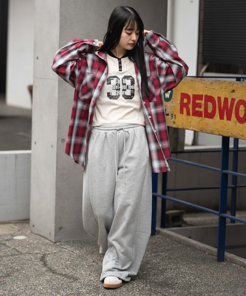 レッド　モデル：161cm F着用