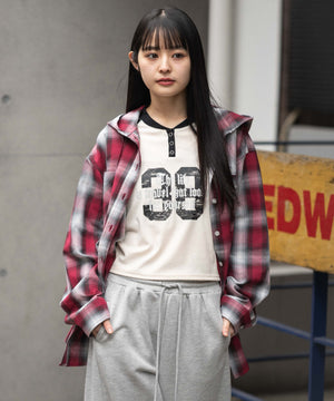 レッド　モデル：161cm F着用