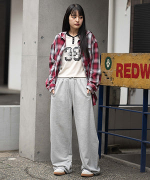 レッド　モデル：161cm F着用