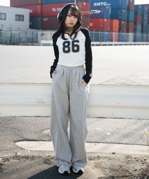 ブラック　モデル：159cm F着用