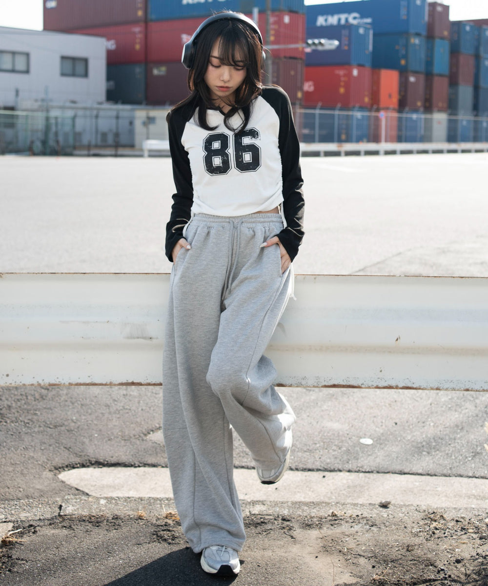 ブラック　モデル：159cm F着用