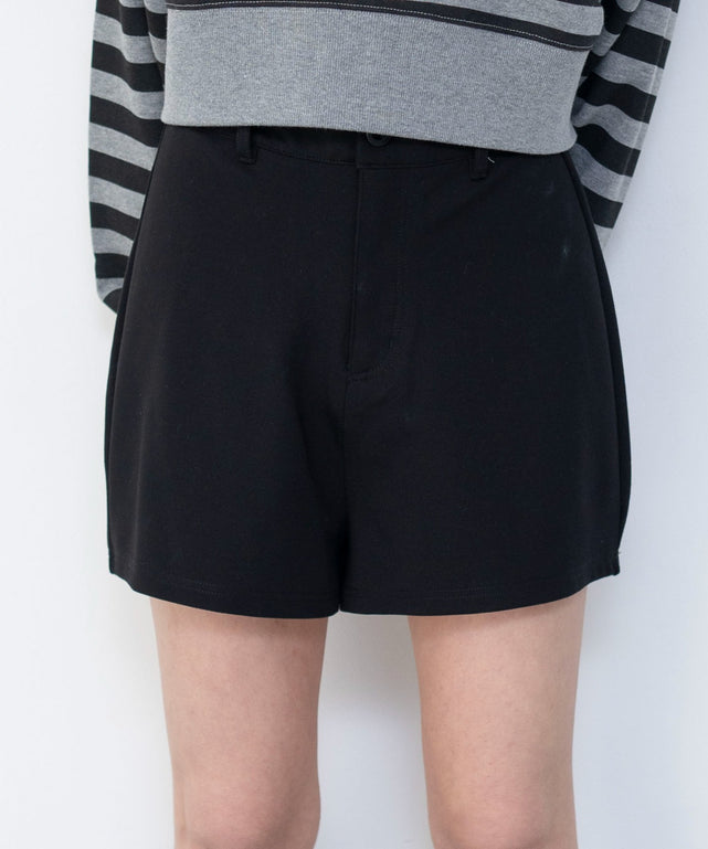 ポンチマイクロショートパンツ/ブラック　モデル：159cm F着用