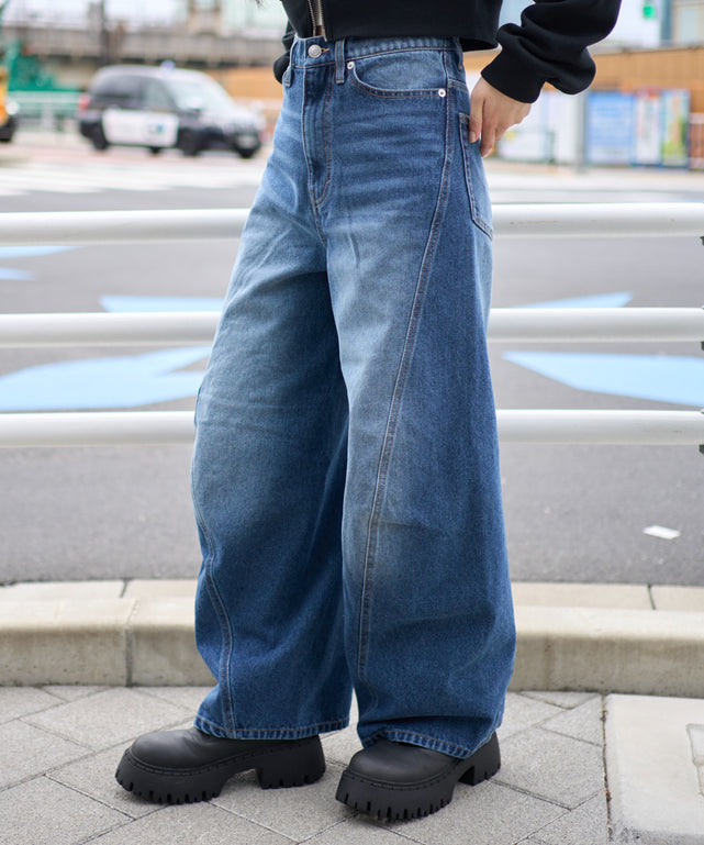 デニム中濃加工 モデル：160cm S着用