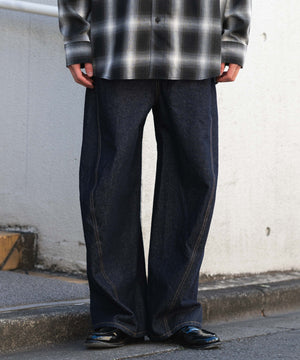 デニムインディゴ モデル：182cm L着用