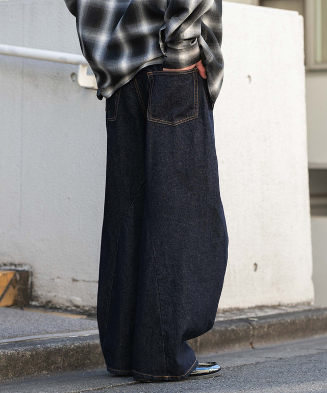 デニムインディゴ モデル：182cm L着用