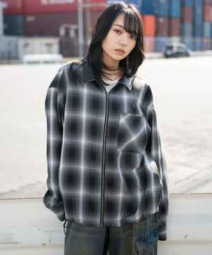 ブラックチェック１　モデル：159cm L着用