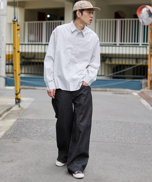 ホワイトストライプ  モデル：181cm L着用