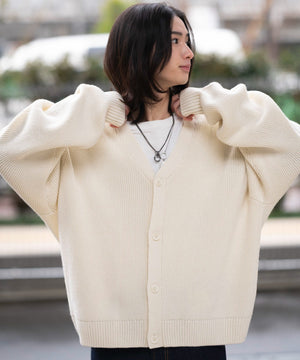 オフホワイト モデル：175cm L着用