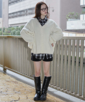 オフホワイト　モデル：163cm M着用