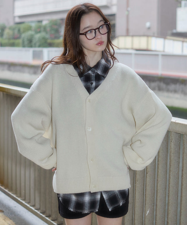 オフホワイト　モデル：163cm M着用