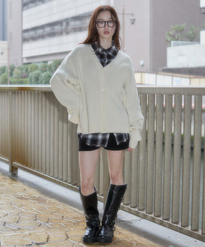 オフホワイト　モデル：163cm M着用