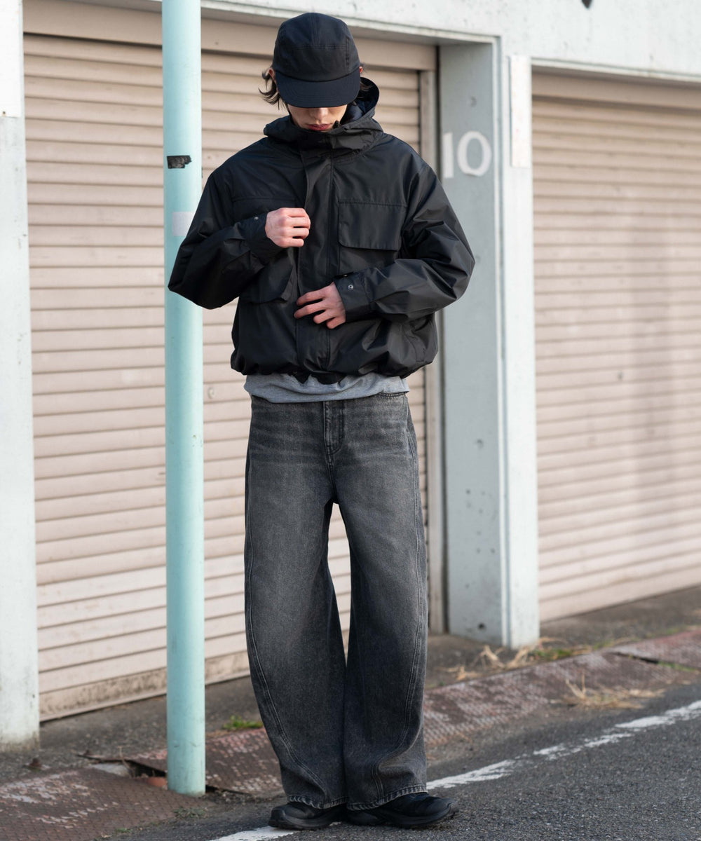 ブラック モデル：182cm L着用