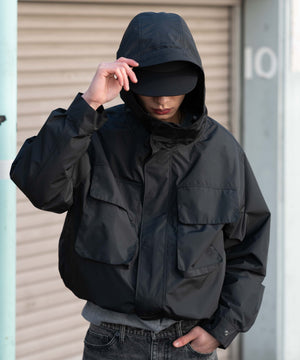 ブラック モデル：182cm L着用