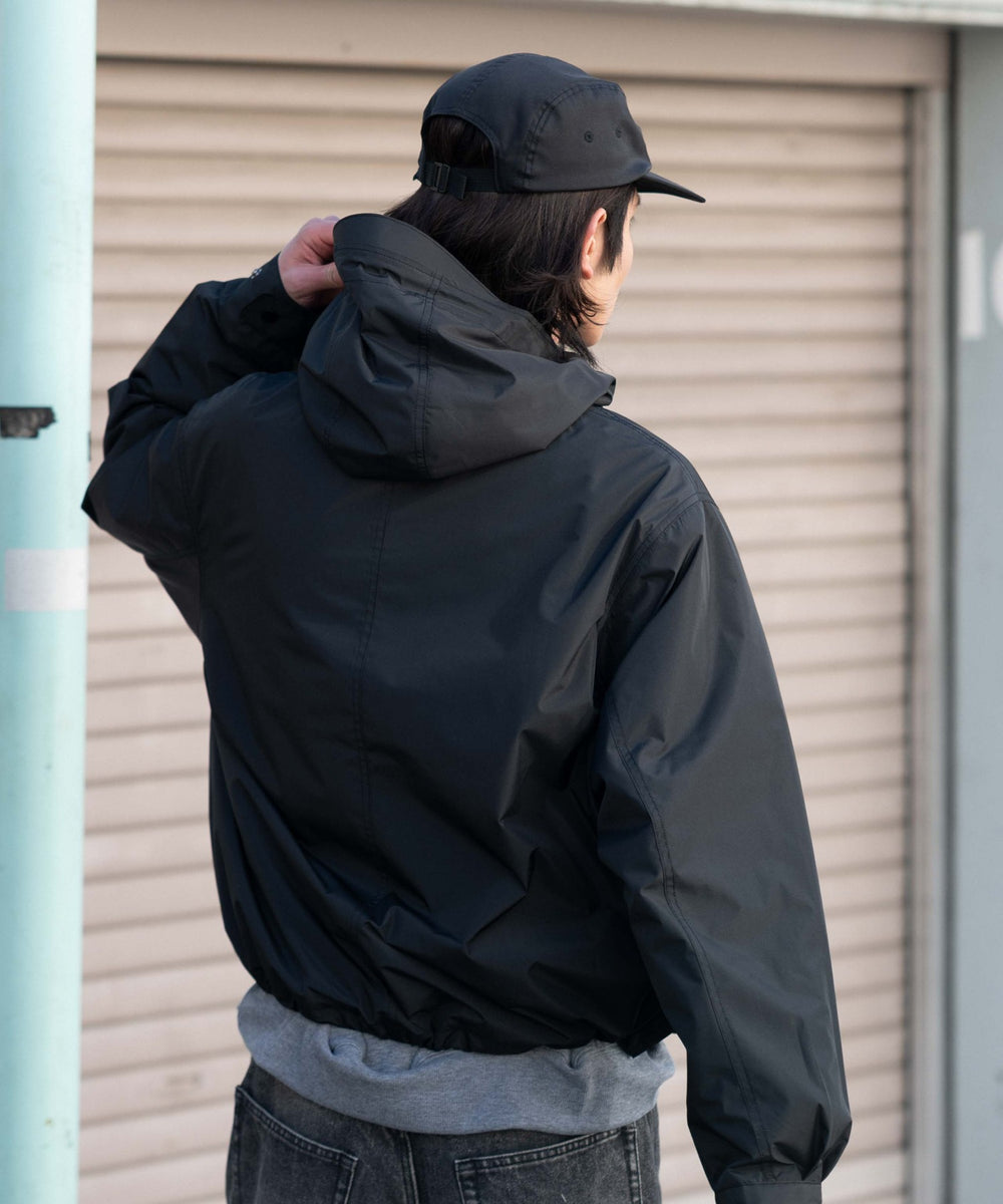 ブラック モデル：182cm L着用