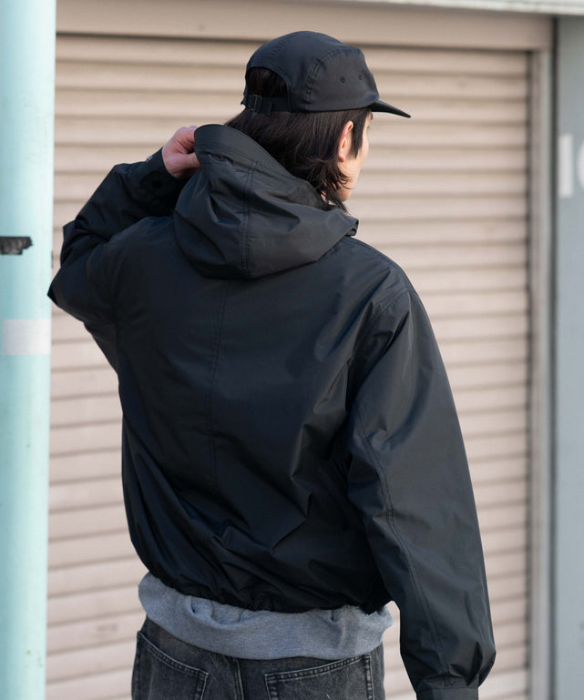 ブラック モデル：182cm L着用