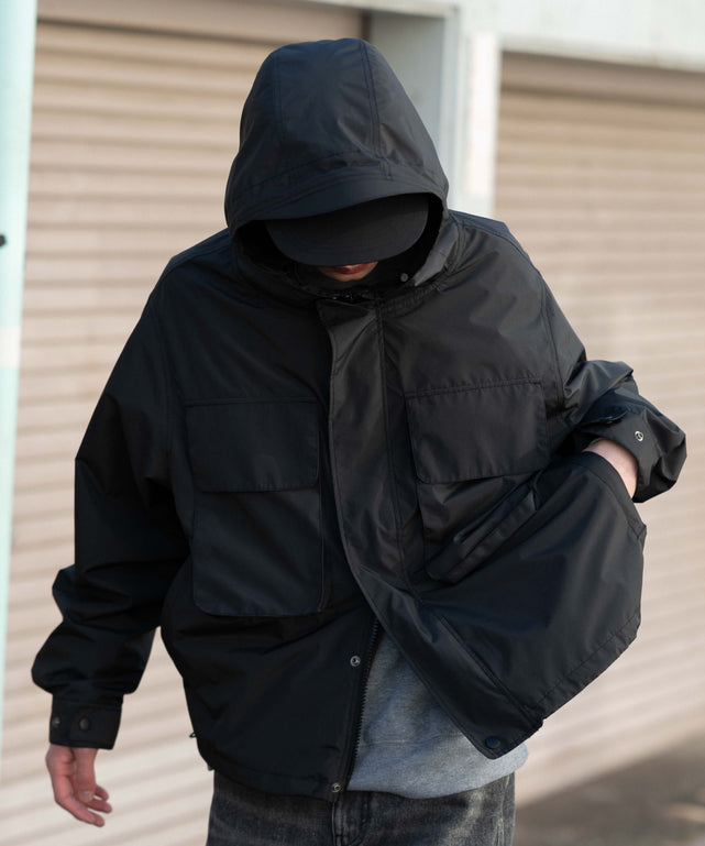 ブラック モデル：182cm L着用