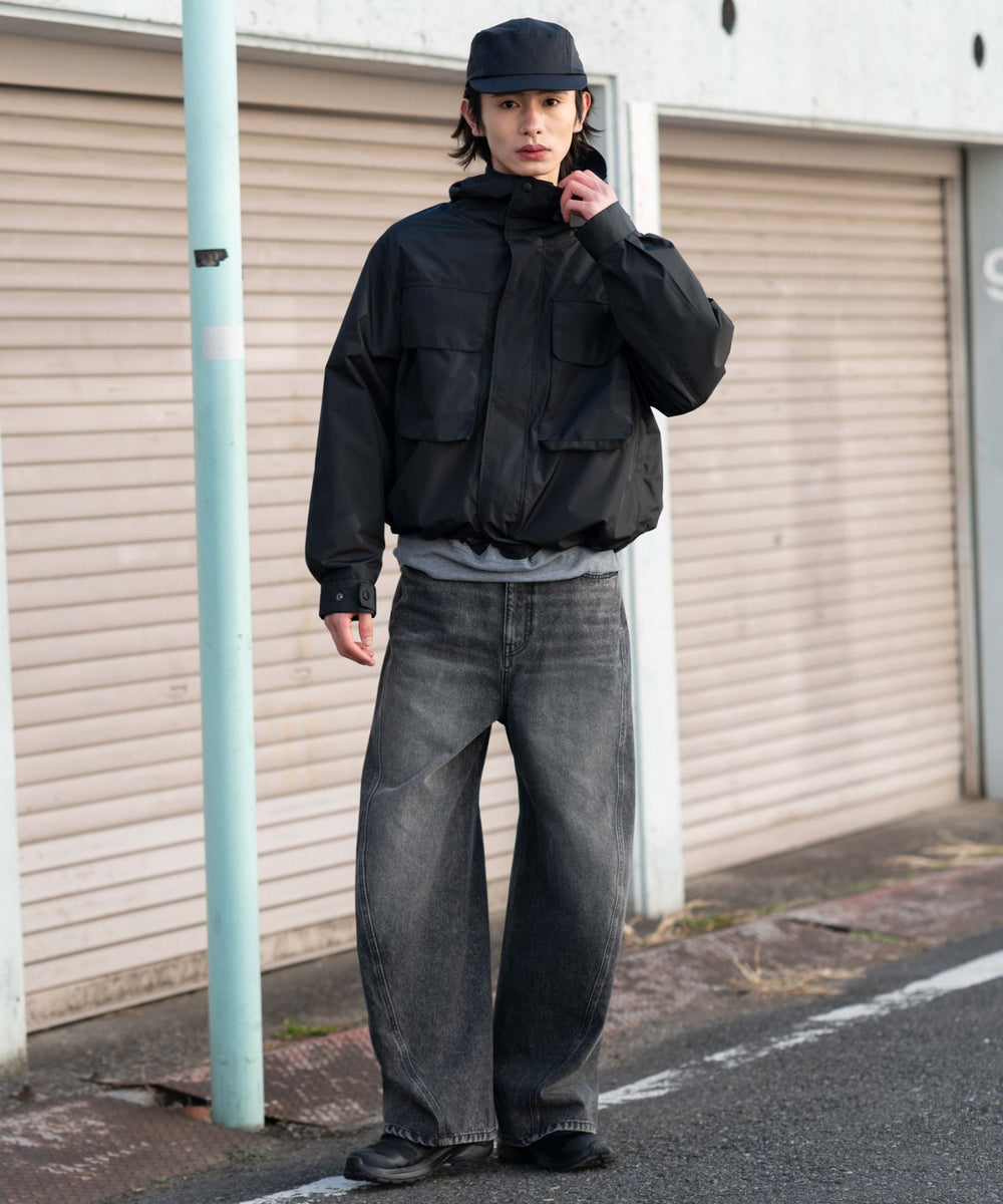 ブラック モデル：182cm L着用